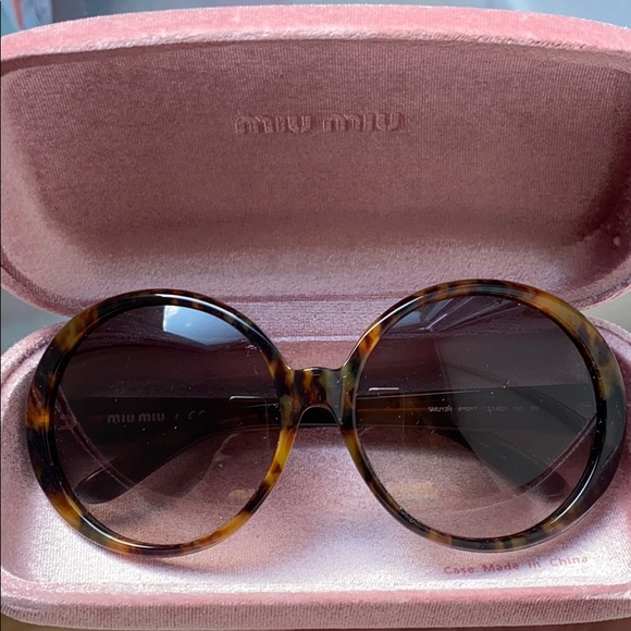 Miu Miu Accessories - Miu Miu tortoiseshell oversize Jackie O sunglasses